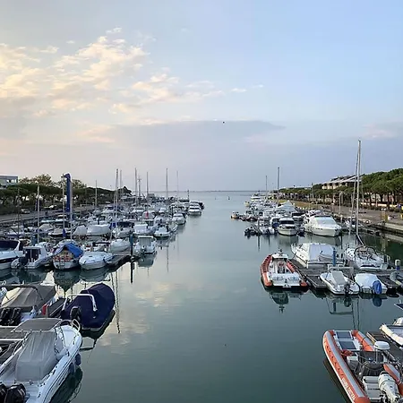 Pretty Duplex Ideal For Families In * Lignano Sabbiadoro